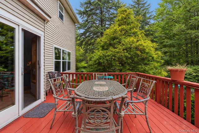 17 Woodridge Drive, Chester, NY 10918