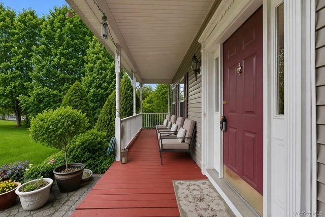 17 Woodridge Drive, Chester, NY 10918