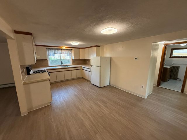 54 Pleasant St A, Wareham, MA 02571