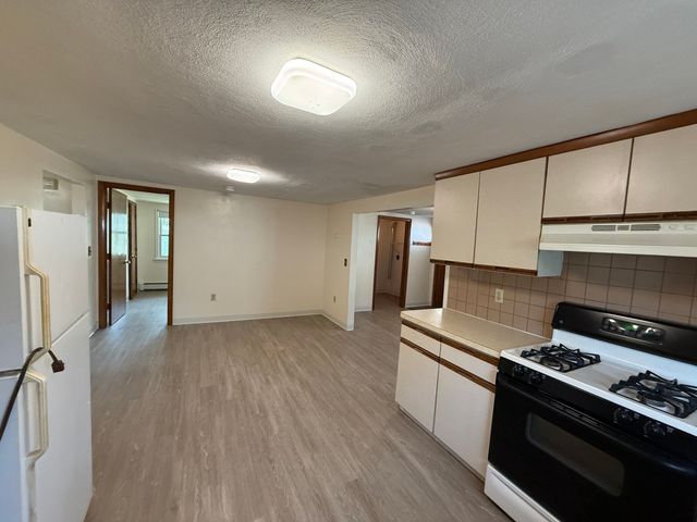 54 Pleasant St A, Wareham, MA 02571