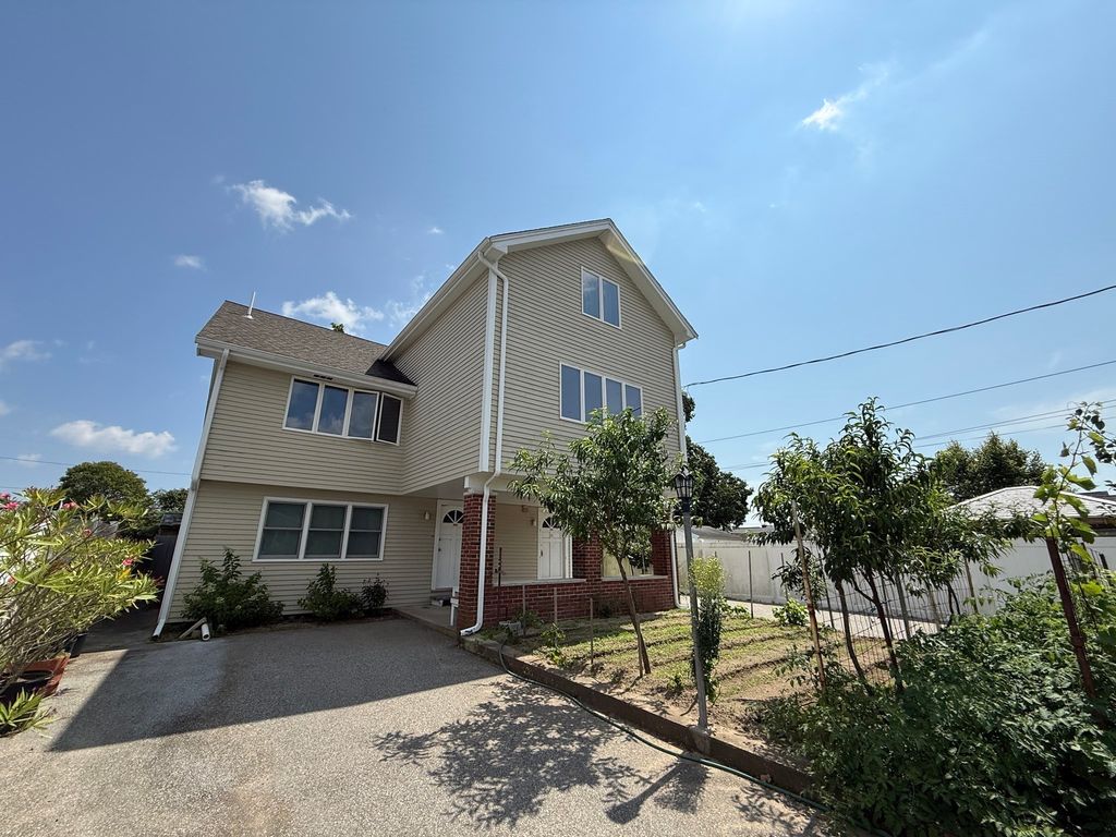 54 Pleasant St A, Wareham, MA 02571