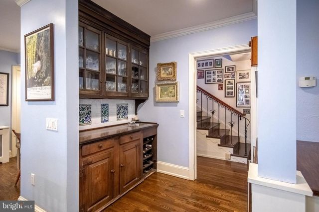 8401 SAINT MARTINS LN, Philadelphia, PA 19118