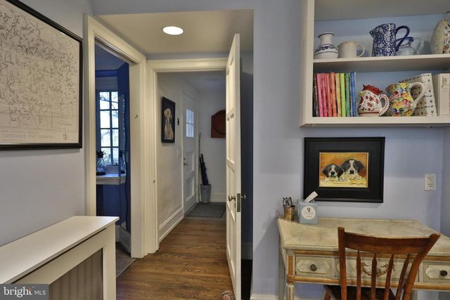 8401 SAINT MARTINS LN, Philadelphia, PA 19118