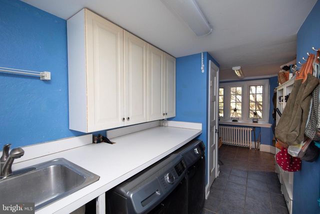 8401 SAINT MARTINS LN, Philadelphia, PA 19118