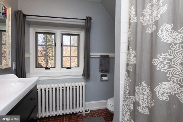 8401 SAINT MARTINS LN, Philadelphia, PA 19118