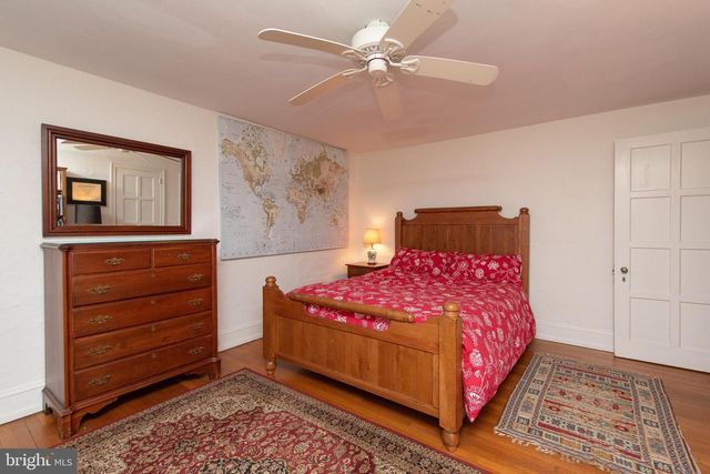 8401 SAINT MARTINS LN, Philadelphia, PA 19118