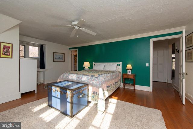 8401 SAINT MARTINS LN, Philadelphia, PA 19118