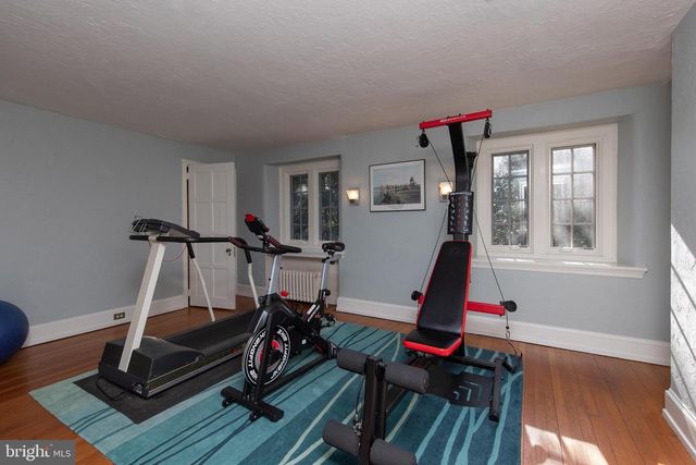 8401 SAINT MARTINS LN, Philadelphia, PA 19118