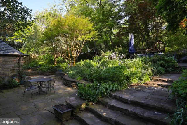 8401 SAINT MARTINS LN, Philadelphia, PA 19118