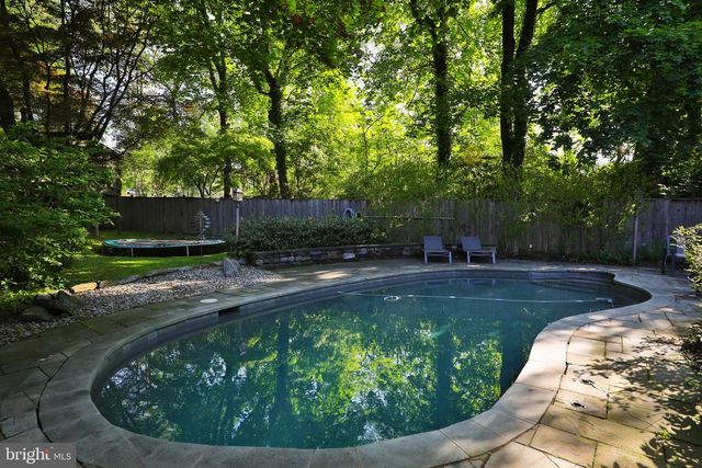 8401 SAINT MARTINS LN, Philadelphia, PA 19118