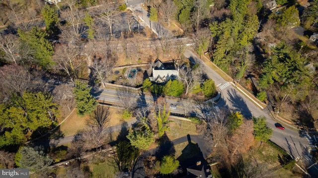 8401 SAINT MARTINS LN, Philadelphia, PA 19118