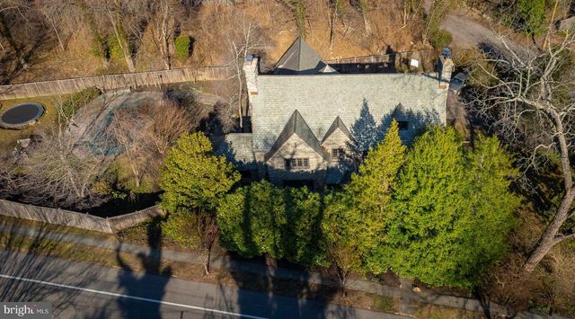 8401 SAINT MARTINS LN, Philadelphia, PA 19118