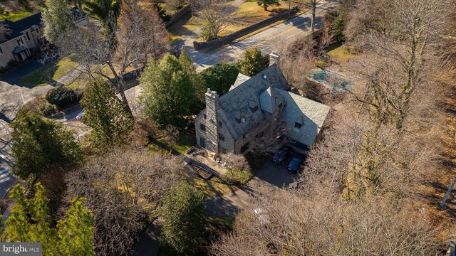 8401 SAINT MARTINS LN, Philadelphia, PA 19118