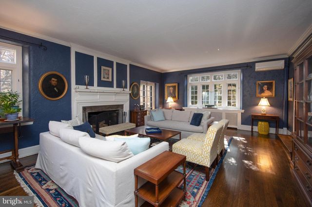 8401 SAINT MARTINS LN, Philadelphia, PA 19118