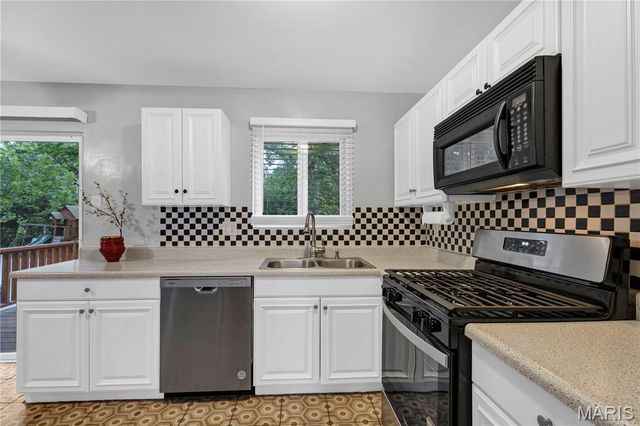 1357 Glenstone Drive, Maryland Heights, MO 63043