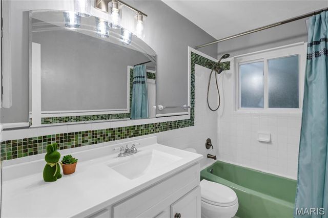 1357 Glenstone Drive, Maryland Heights, MO 63043
