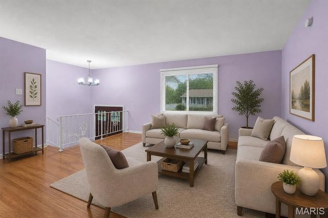1357 Glenstone Drive, Maryland Heights, MO 63043