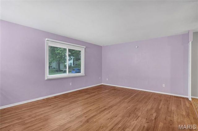 1357 Glenstone Drive, Maryland Heights, MO 63043
