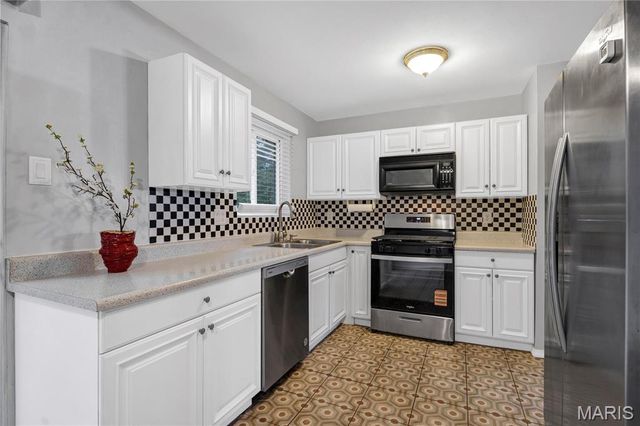 1357 Glenstone Drive, Maryland Heights, MO 63043