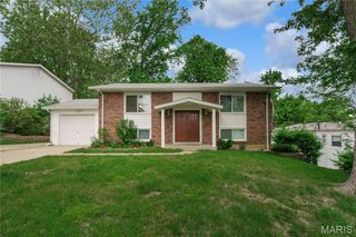 1357 Glenstone Drive, Maryland Heights, MO 63043