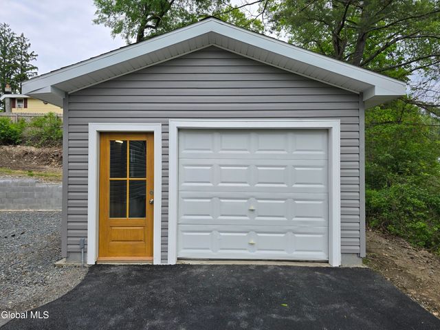 20 Franklin Avenue, North Greenbush, NY 12198