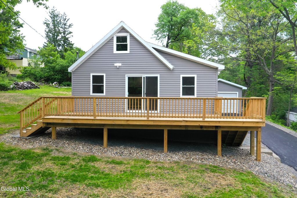 20 Franklin Avenue, North Greenbush, NY 12198