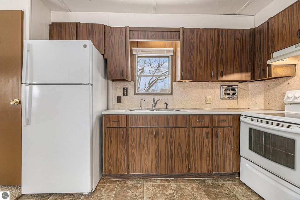 Image 6 of property listing at 200 N Clark Street, Mesick, MI 49668