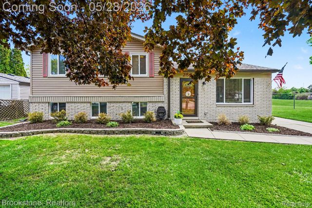 2564 Rainbow Drive, Troy, MI 48083