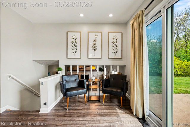 2564 Rainbow Drive, Troy, MI 48083