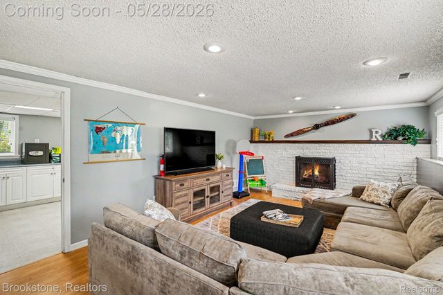 2564 Rainbow Drive, Troy, MI 48083