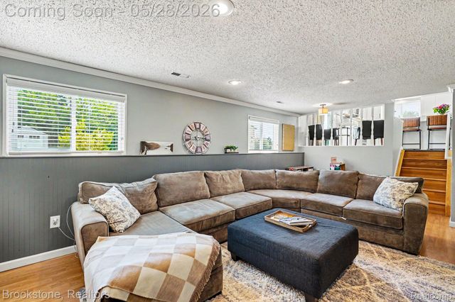 2564 Rainbow Drive, Troy, MI 48083