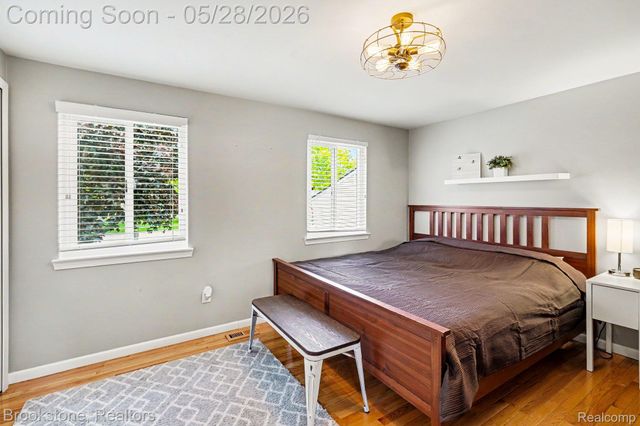 2564 Rainbow Drive, Troy, MI 48083