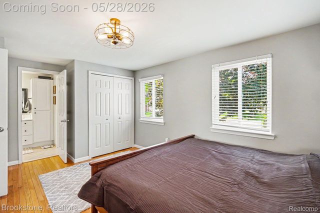 2564 Rainbow Drive, Troy, MI 48083