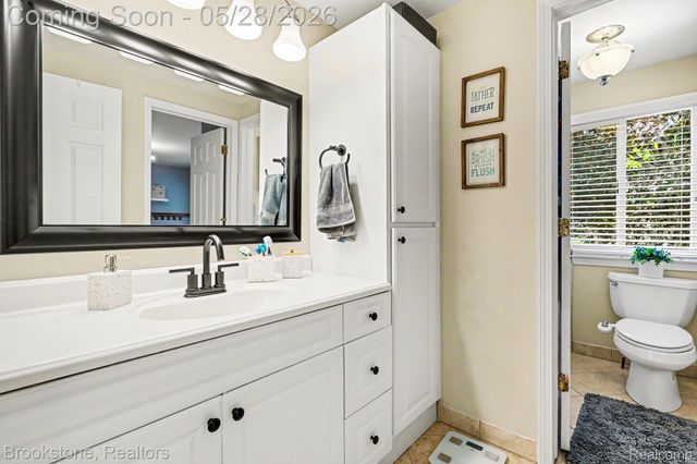 2564 Rainbow Drive, Troy, MI 48083