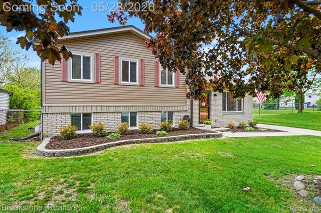 2564 Rainbow Drive, Troy, MI 48083