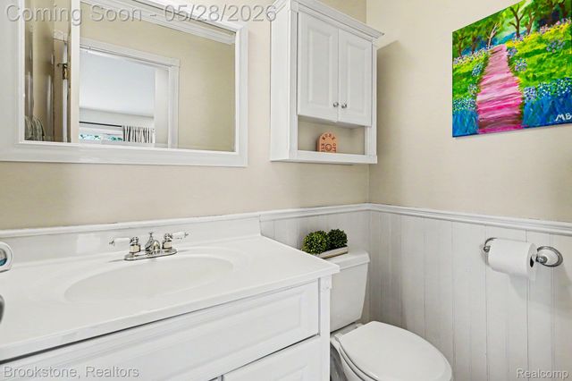 2564 Rainbow Drive, Troy, MI 48083
