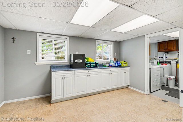 2564 Rainbow Drive, Troy, MI 48083