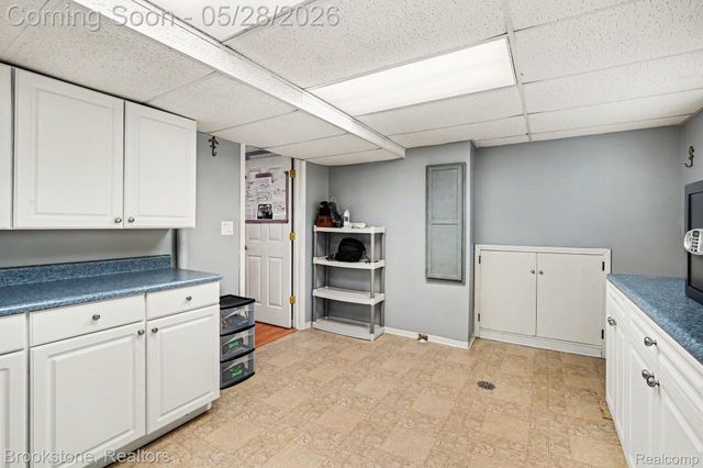 2564 Rainbow Drive, Troy, MI 48083