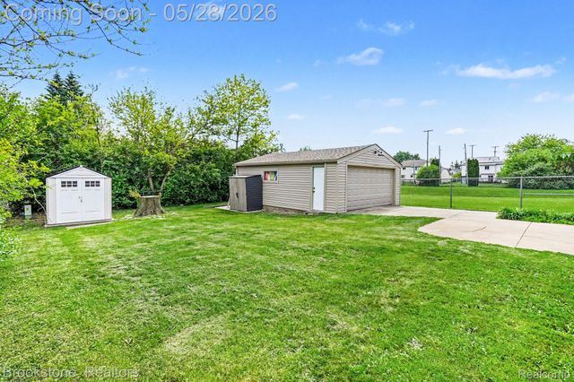 2564 Rainbow Drive, Troy, MI 48083