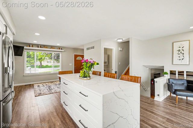2564 Rainbow Drive, Troy, MI 48083