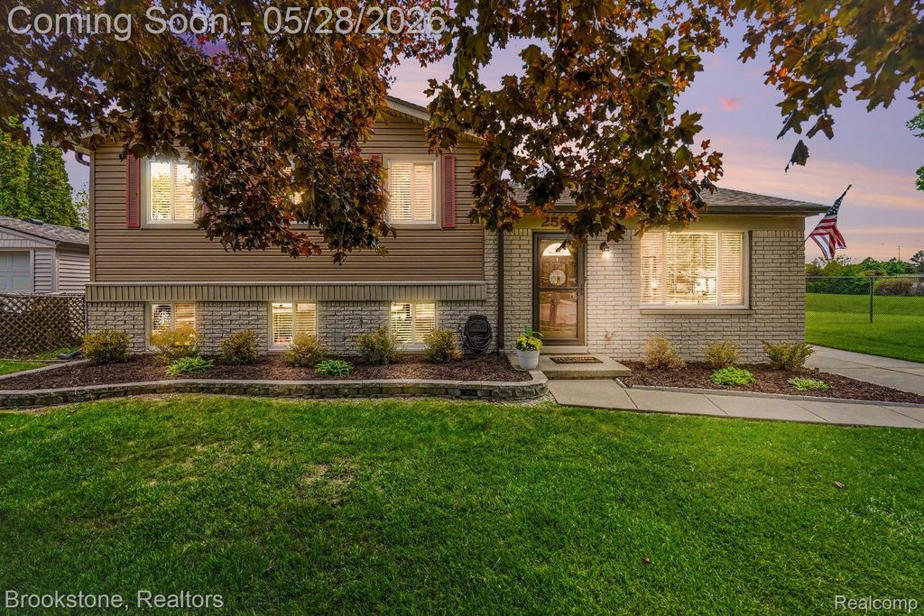2564 Rainbow Drive, Troy, MI 48083