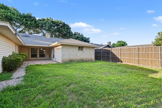 1702 Yorkshire Drive, Richardson, TX 75082