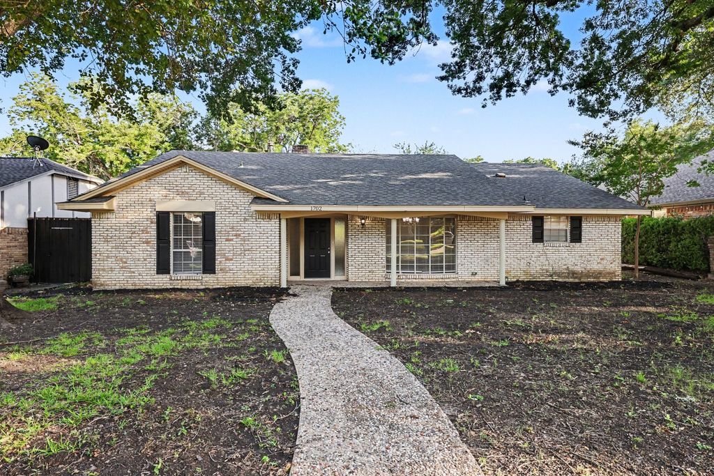 1702 Yorkshire Drive, Richardson, TX 75082
