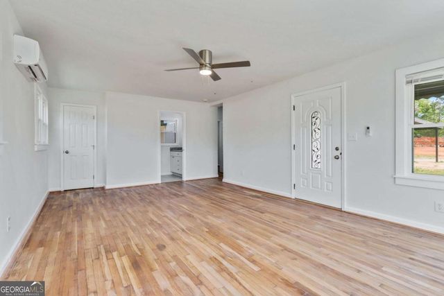 5586 Glore Drive SW, Mableton, GA 30126