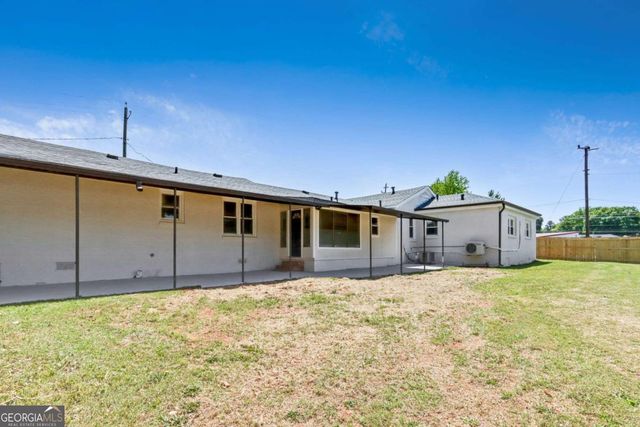 5586 Glore Drive SW, Mableton, GA 30126
