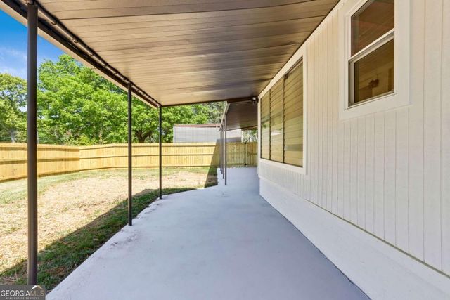 5586 Glore Drive SW, Mableton, GA 30126