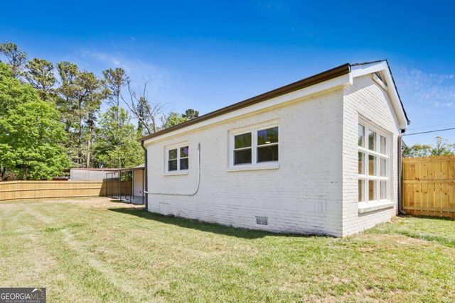5586 Glore Drive SW, Mableton, GA 30126