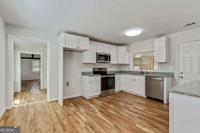 5586 Glore Drive SW, Mableton, GA 30126