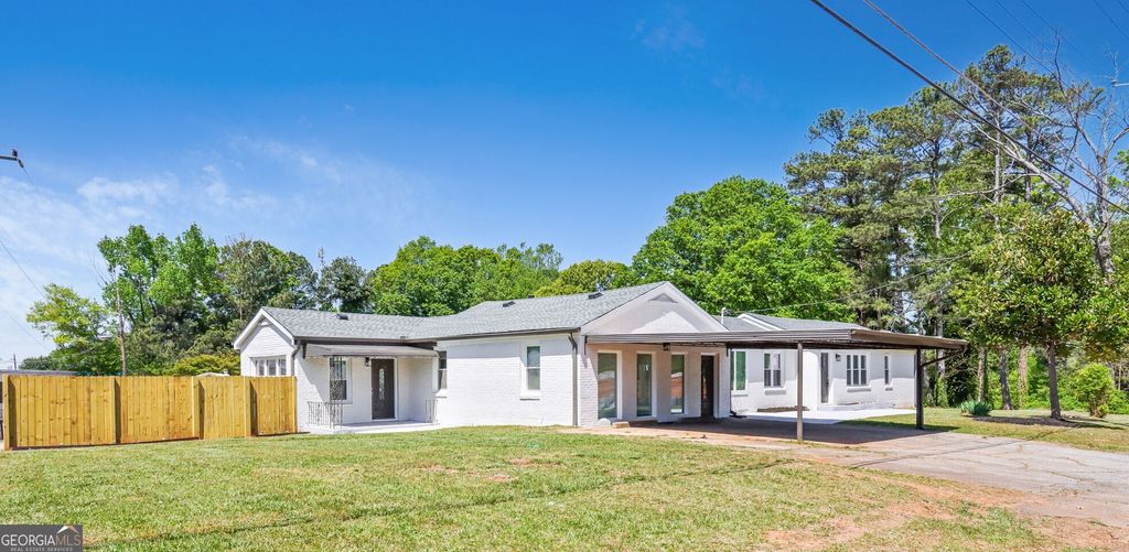 5586 Glore Drive SW, Mableton, GA 30126