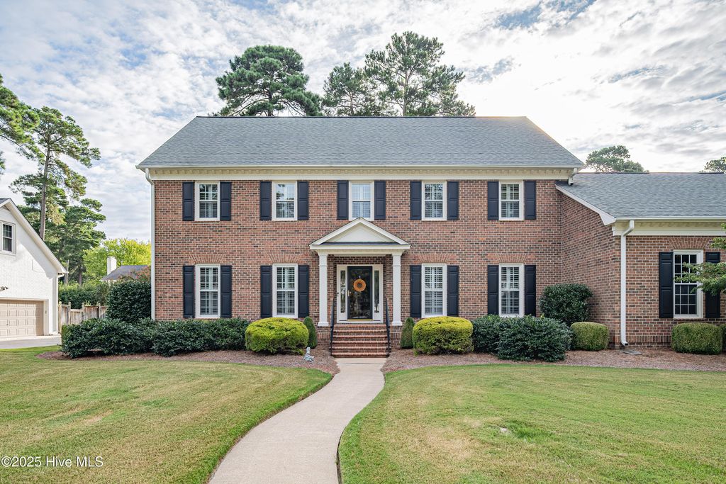 901 Daventry Drive, Greenville, NC 27858